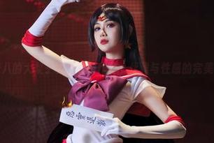 一米八的大梨子和服私拍作品：优雅与性感的完美结合
