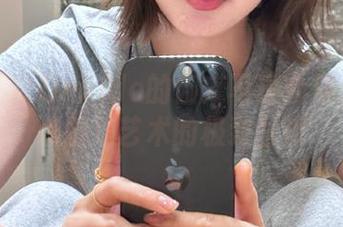 探索三刀刀miido的伽摩写真合集：每一张都是艺术的极致呈现