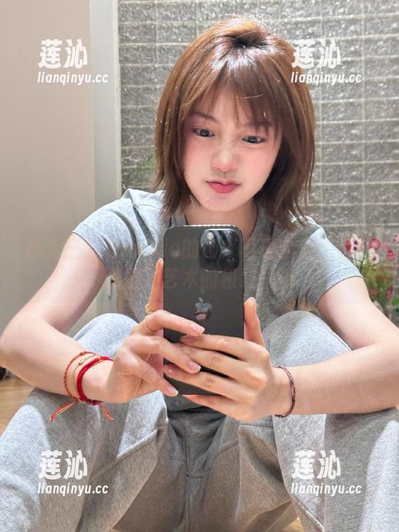 探索三刀刀miido的伽摩写真合集：每一张都是艺术的极致呈现