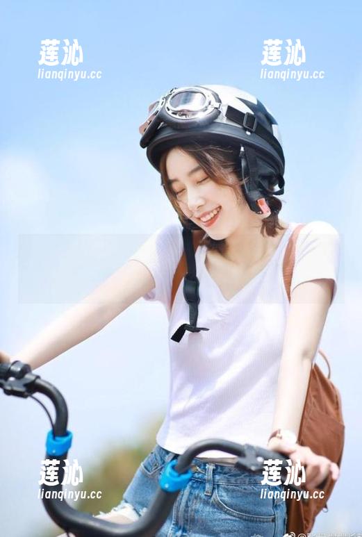 微密圈 - 不爱笑的赛琳女王全新高清写真，颜值与艺术的完美结合！