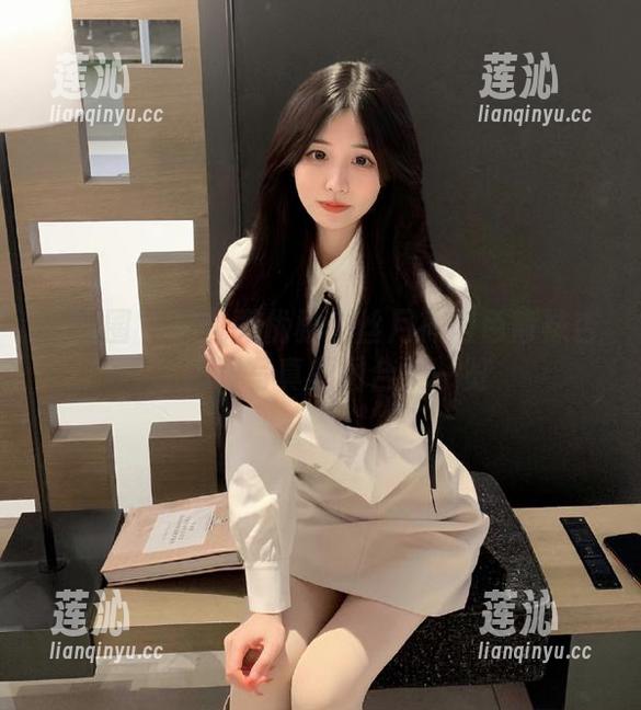 微密圈 - 细腻而优雅：丝月神肉色筒袜杏色高跟写真原图合集一览