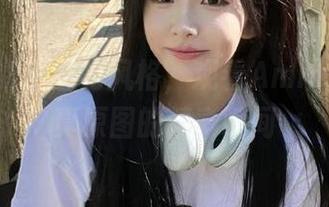 丽柜 - 邂逅魅力风格，观看Amily制服写真原图的精彩瞬间