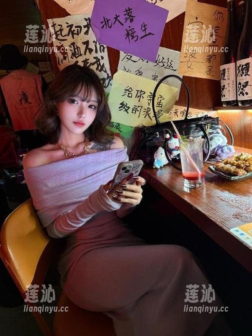 丽柜 - 美图与壁纸的完美结合，安安少女的写真作品让你感受青春的绚烂与激情！