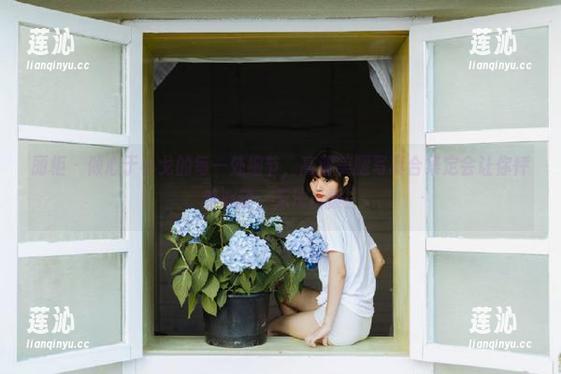 丽柜 - 倾心于小戈的每一处细节，高清美腿写真合集定会让你怦然心动，无法自拔！