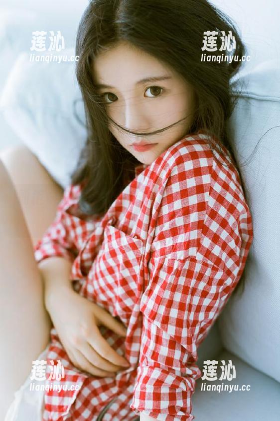 丽柜 - 感受汐汐春光乍现的无圣光风格，细腻写真作品中的情感寓意