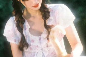 丽柜 - 德艺双馨的蕊蕊，最新写真带你领略女仆风情的艺术之美