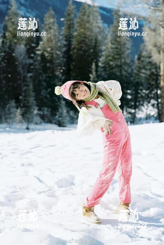 丽柜-钟晴 丽柜 - 钟晴的校服写真:那些年我们穿过的校服,竟也可以如此精致!