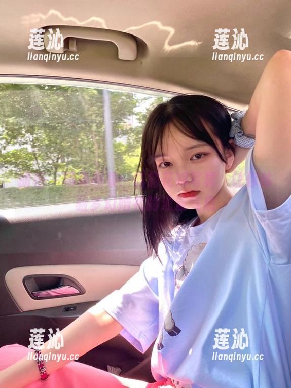 丽柜 - 精美图集：露露花嫁写真，让你体验梦幻婚礼的浪漫气息