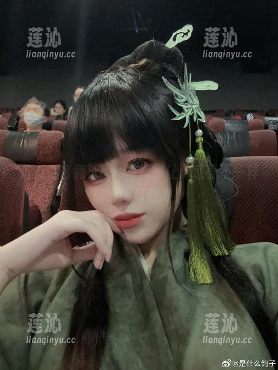 最新九言竞泳cos写真，让你感受不一样的时尚与魅力！