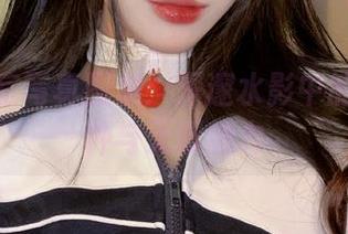 九言浴室写真图集：深邃水影中的风情万种与无限魅力