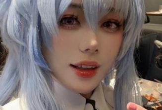 在九言的私房写真中，探索莫娜的无限魅力和风情