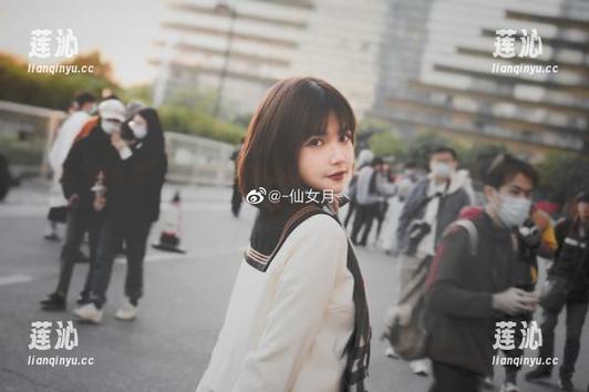 发现“仙女月”万圣节的独特风格，获取免费写真资源，尽情分享吧！