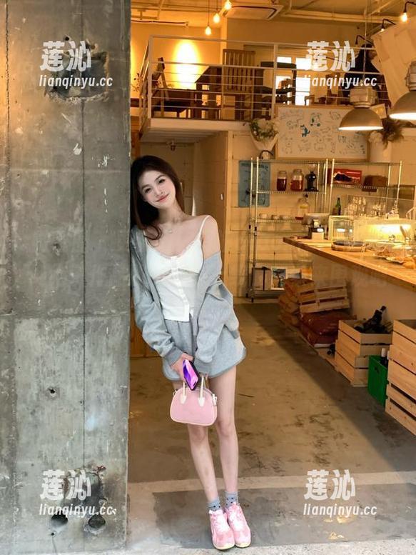 微密圈 - 更新啦！俏妞qiaoniuTT黑丝绝绝子作品即将震撼上线，赶紧来围观吧！
