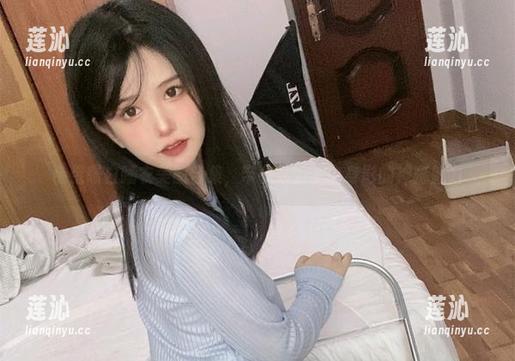 倦倦喵白睡衣美图合集，带你体验梦中身影的神秘魅力