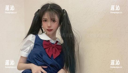 跟着倦倦喵一起畅游泳池：绝美写真图片分享，看看谁更有风情！