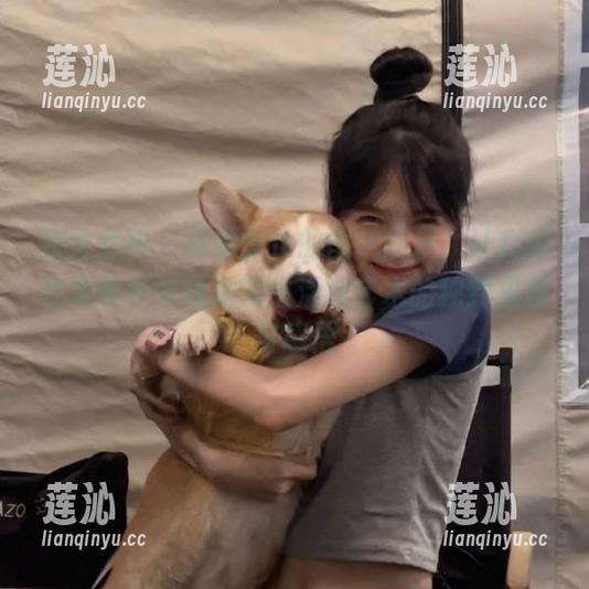 克拉女神 - 周迪女仆的图片展示，让我们在观看中领悟她对生活和艺术的独到见解与感悟