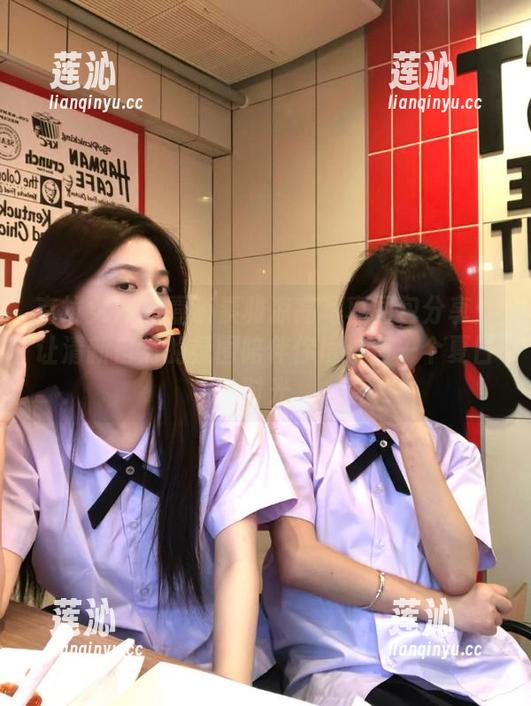 克拉女神 - 嘉萌素雅凉高写真图包分享：让清新自然的氛围陪伴你度过每一个夏日时光