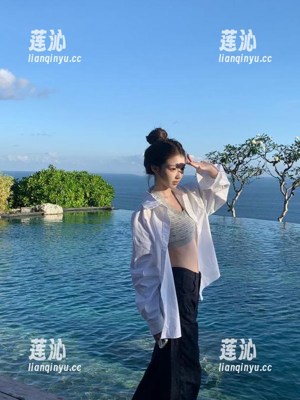 克拉女神 - 网盘上线！雅楠双马尾写真作品，带你领略她的别样风采与青春气息！