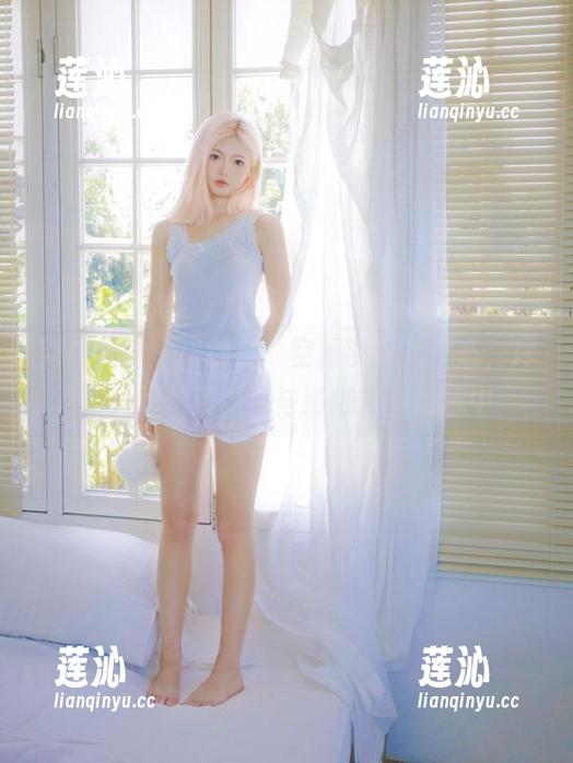 克拉女神 - “静宜”空姐的迷人姿态，尽在此组精致图片与清晰原图展示中