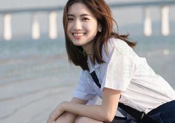 克拉女神 - 聆听颖儿的私房故事，黑丝图包展现她独特的风格与个性！