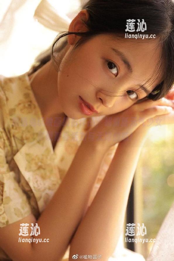 精选兔玩映画摄影作品，超清新元气少女展现青春活力与无限创意！
