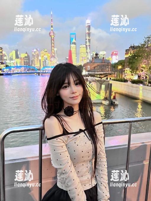 最新图包更新！兔玩映画大长腿的白丝系列，让每一寸肌肤都绽放迷人光彩！