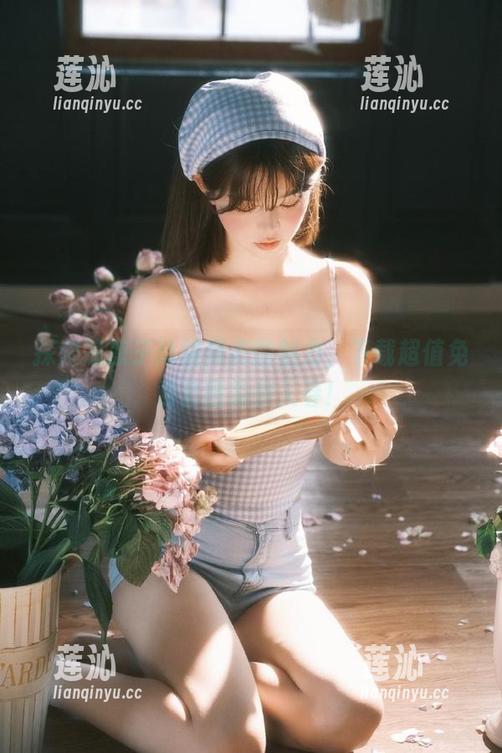 探索凉凉子泳装黑贞的魅力，下载超值免费套图助你入春！