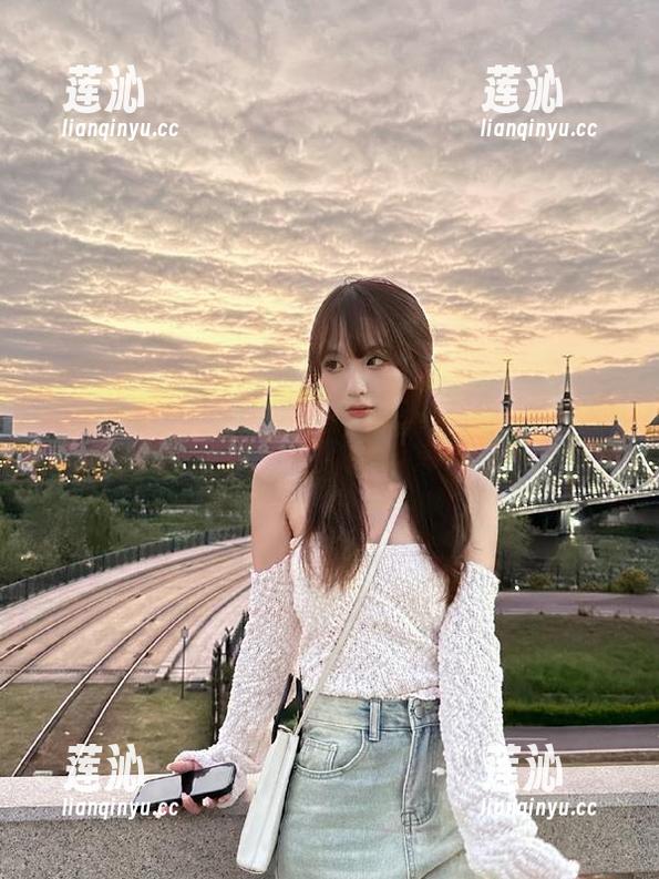 初夏女神 - 点点清纯写真合集：全新最新图包，感受她的纯净之美