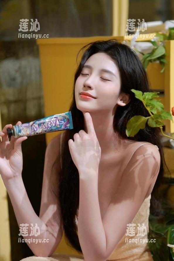 初夏女神 - 探索环环的瑜伽世界：最新作品集带你体验身心的和谐美