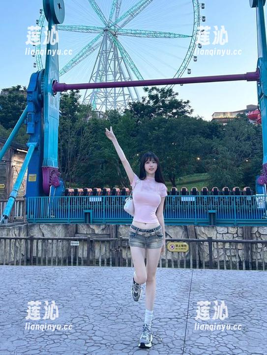 微密圈 - 动感十足！十万口草莓粥粥的高清户外写真合集，尽显青春气息