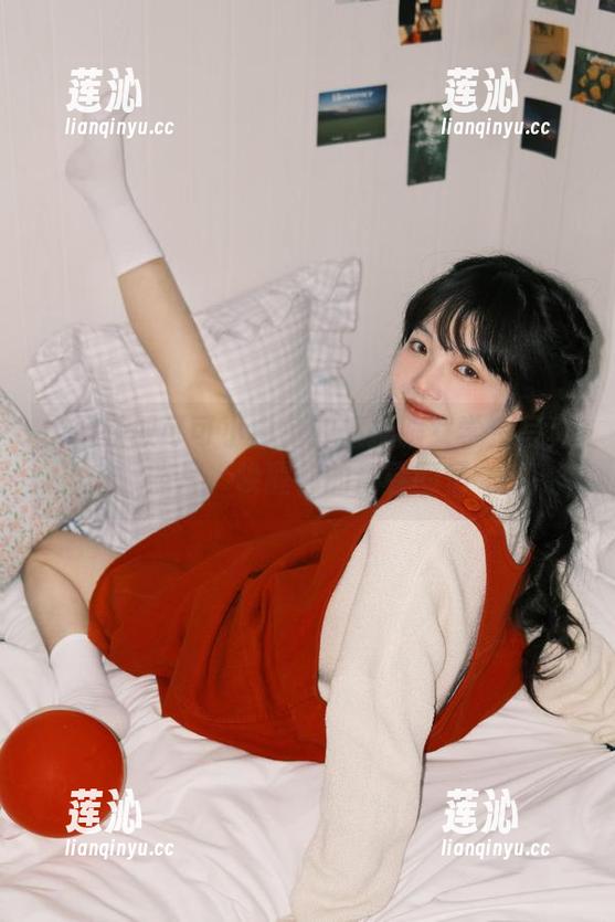 免费获取可可小白兔的体操服女学生写真照片，唤醒你的青春回忆