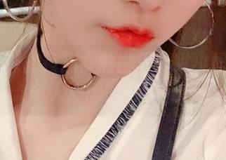 探索阿咪暗夜猫女的世界：啾小妍Deer令人心醉的写真美图