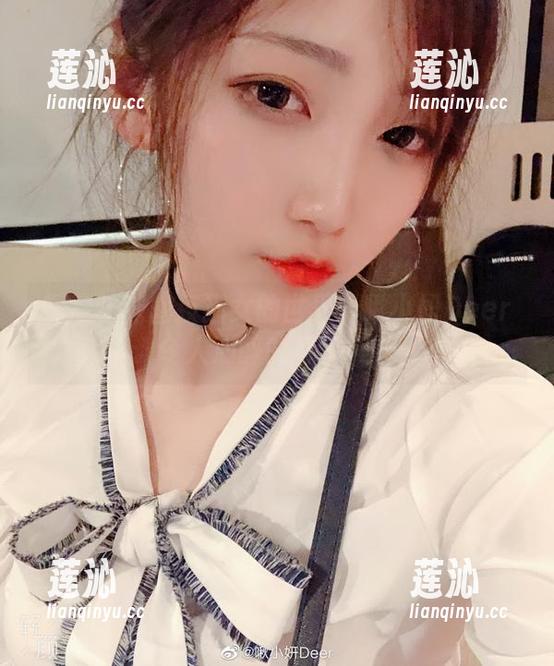 探索阿咪暗夜猫女的世界：啾小妍Deer令人心醉的写真美图