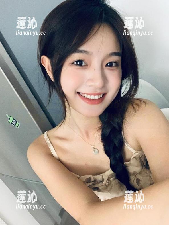 嗲囡囡 - 魅力无限：M梦baby高清礼服作品带你领略当代时尚摄影的艺术之美