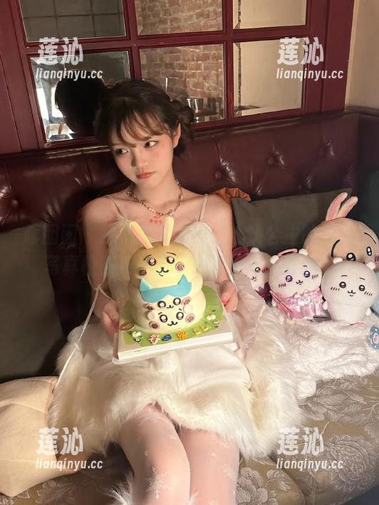 嗲囡囡 - 探索校园之美，心妍公主的免费写真校服系列等你来体验欢乐时光！