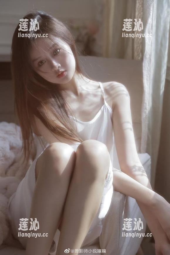 嗲囡囡 - 流氓小巫女修女写真作品集重磅更新，感受艺术与性感的完美交融！