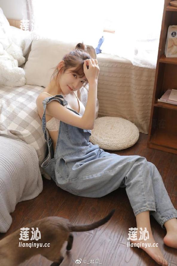 头条女神 - 看这里！JennyR黑丝写真在线合集，领略她不为人知的时尚魅力！