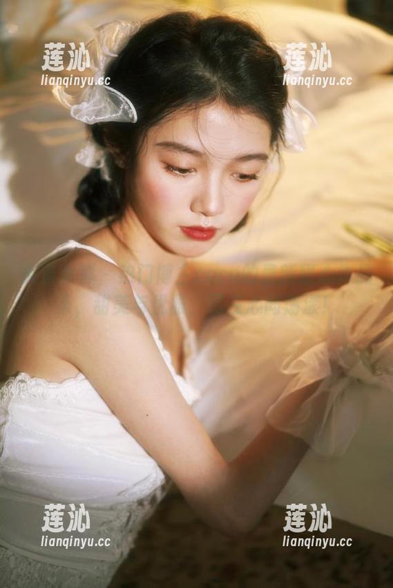 头条女神 - 热门博主coco的最新甜心作品集，甜美与优雅，尽在心间荡漾！