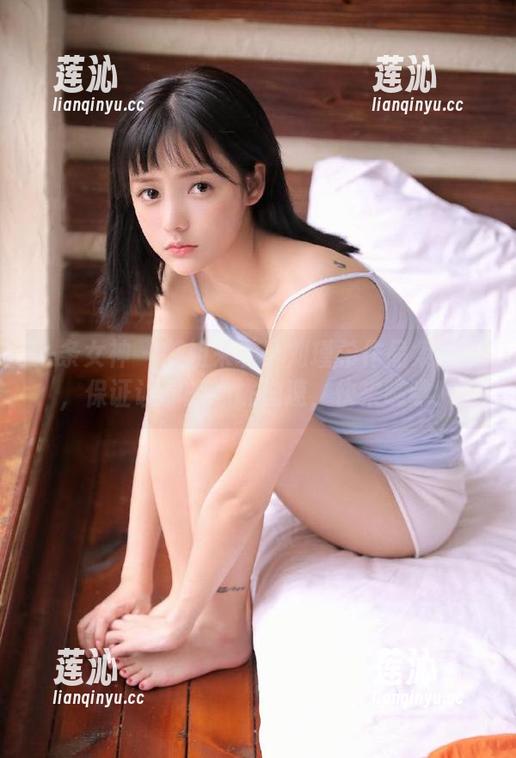 头条女神 - 御姐来袭！刘瑾希作品集更新，保证让你的心跳加速，快来瞧瞧！