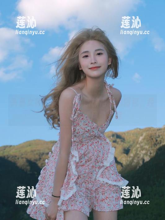 头条女神 - 尽享刘芸熙旗袍私拍图包，经典之美与现代风情并存