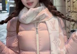 头条女神 - 周熙妍教你如何活出魅力，快来欣赏她的死库水套图分享吧！