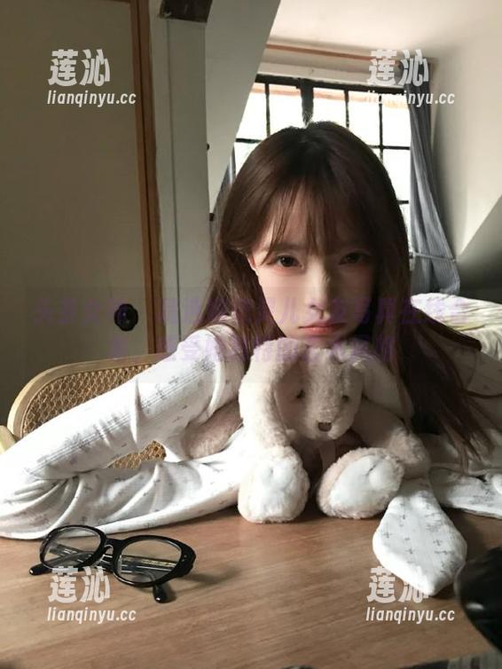 头条女神 - 精选娜依灵儿女友写真在线合集，感受她独特的艺术风格