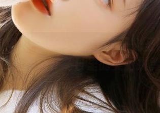 头条女神 - 发现李由美的无圣光圣诞图集，感受她在冬日里的美丽蜕变