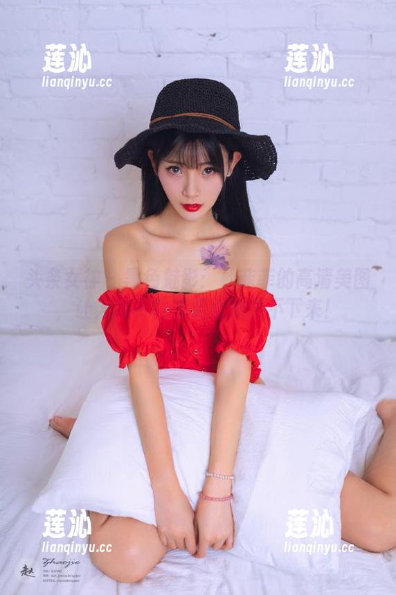 头条女神 - 黑色魅影：杜菲菲的高清美图，让人忍不住想要点赞停不下来！