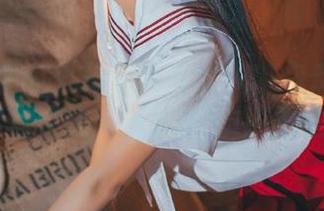 头条女神 - 火儿与死库水：带你走进这本精彩的写真集，畅享原图中的细腻之美