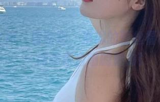 头条女神 - 冒险吧，琳琳的蕾丝福利写真，一同探索自嘲的魅力！