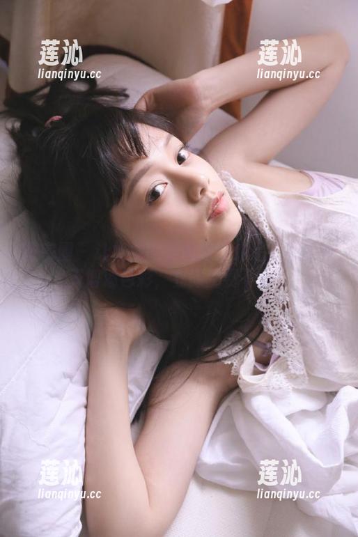 微密圈 - 让奶雯的美图泳衣作品为你的夏天增添色彩，立即免费下载！
