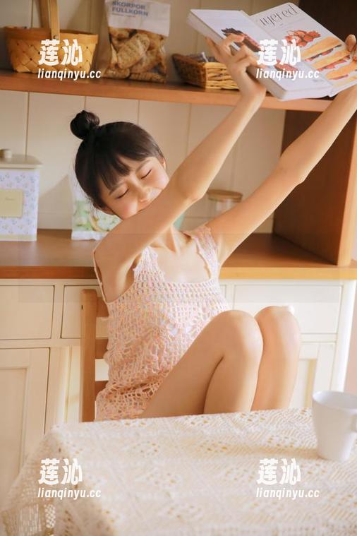 妖精社 - 李佳儿丝袜写真来袭，真是让人不得不感叹这资源的高质量。