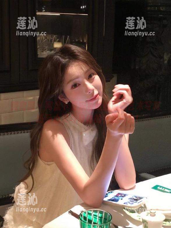 微密圈 - 网盘下载宋昱欣的瑜伽艺术写真，感受心灵与身体的完美结合！
