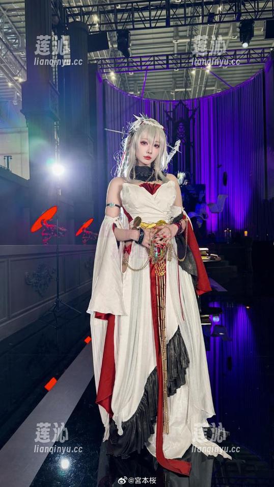 宫本樱独特私拍：德克萨斯同人礼服下的甜美时光，精彩图片尽在这里！
